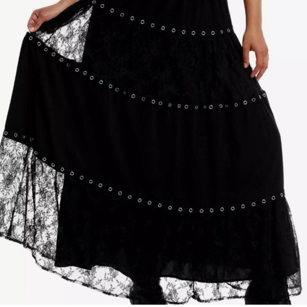 Hot Topic / Daisy Street Black Lace & Grommet Tiered Maxi Skirt // Size Large